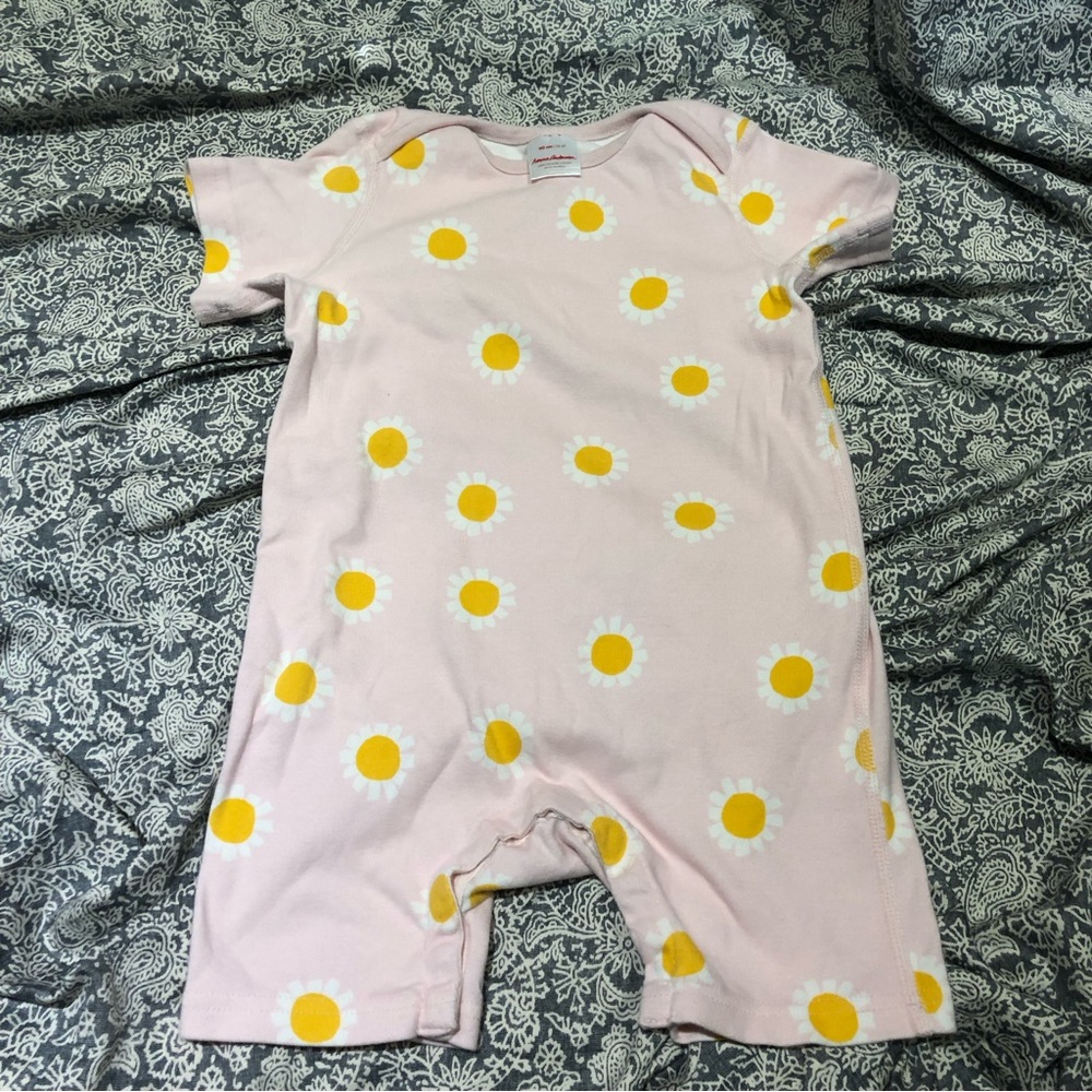 Hanna Andersson light pink daisies romper onesie 3T